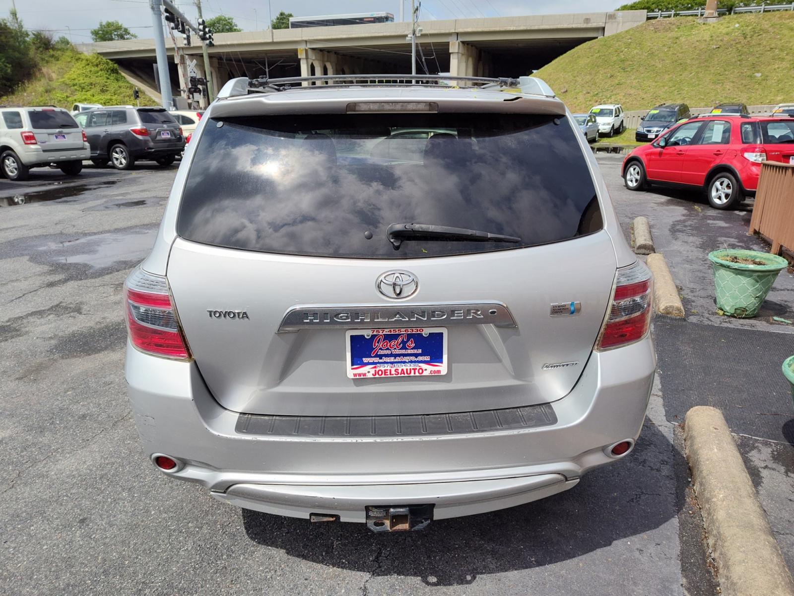 2008 Silver /Gray Toyota Highlander Hybrid (JTEEW44A182) with an 3.3 V6 engine, CVT transmission, located at 5700 Curlew Drive, Norfolk, VA, 23502, (757) 455-6330, 36.841885, -76.209412 - - Photo #14